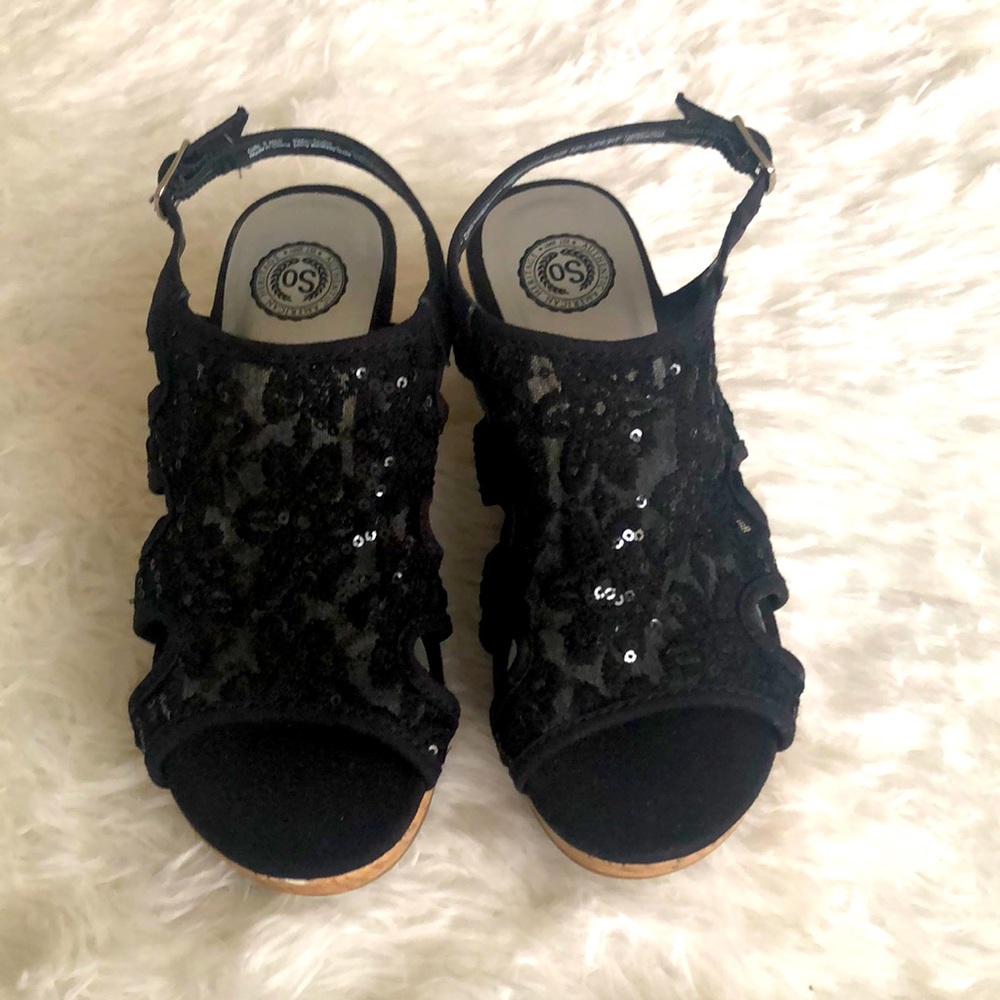 Fancy girls shoes size 3
